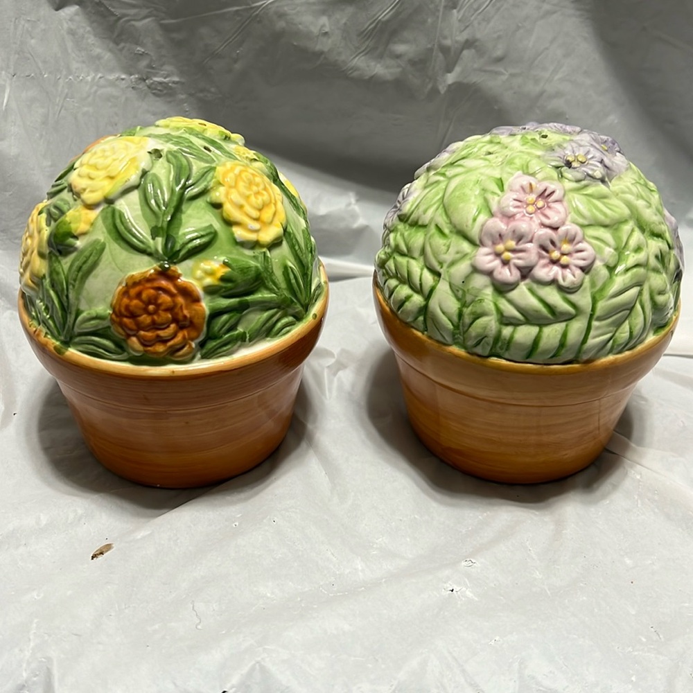 Salt Pepper Shakers Floral Flower Pot